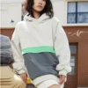 Felpa con cappuccio in sherpa a blocchi di colore “Beige”