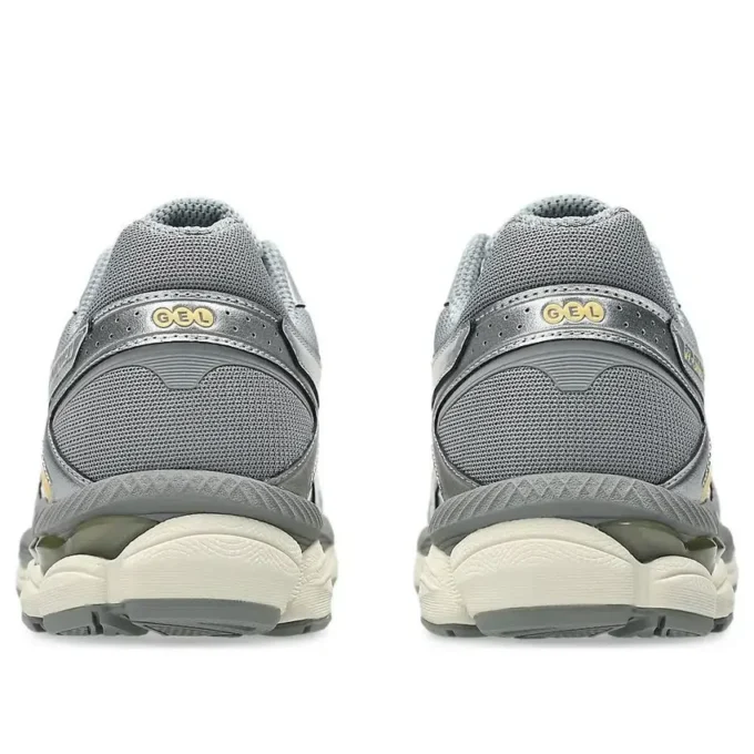 Gel-Cumulus 16 “Cream Clay Grey”