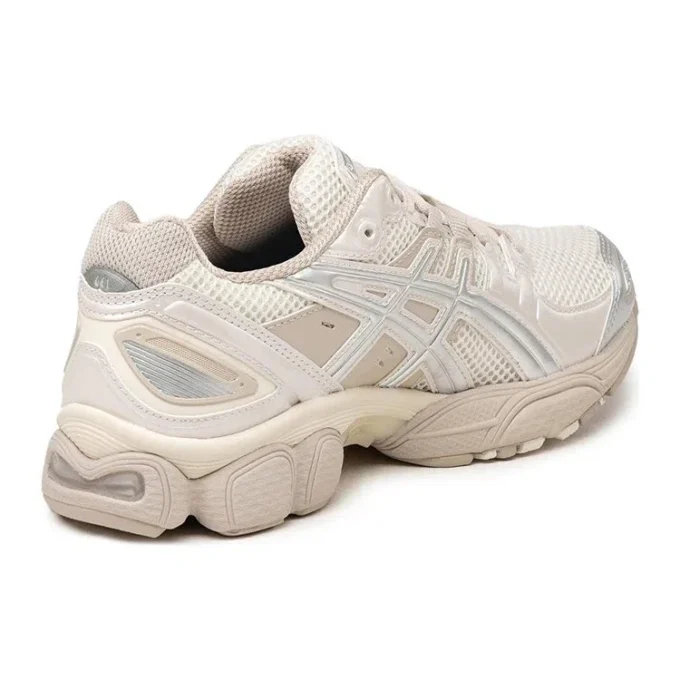 Gel-Nimbus 9 “Mineral Beige”