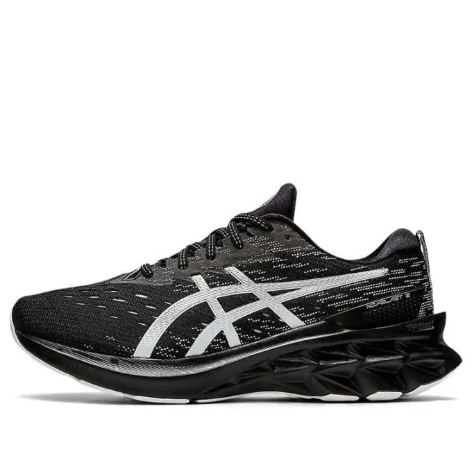 Novablast 2 “Black Pure Silver”