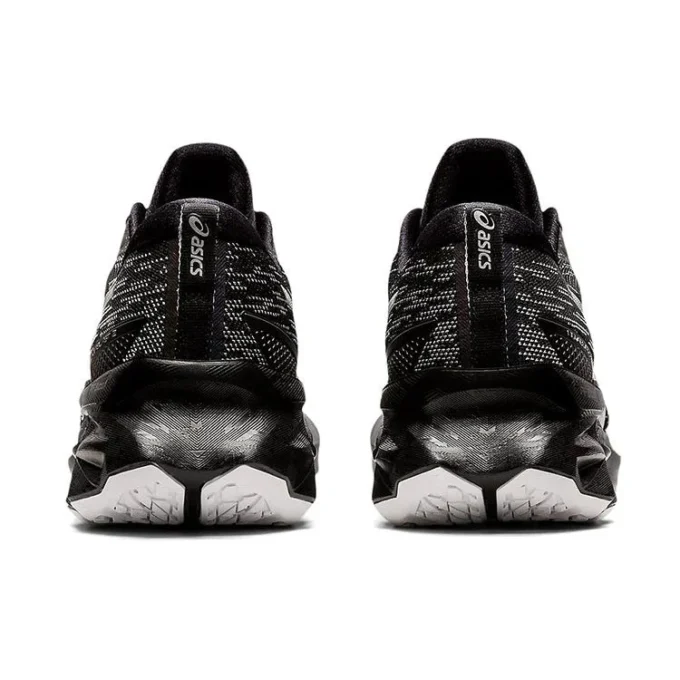 Novablast 2 “Black Pure Silver”