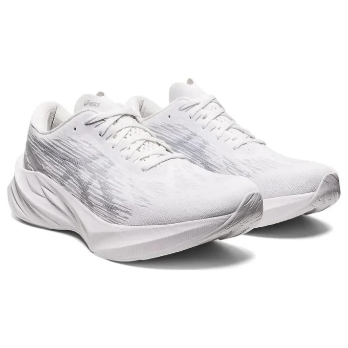 Novablast 3 “White Piedmont Grey”