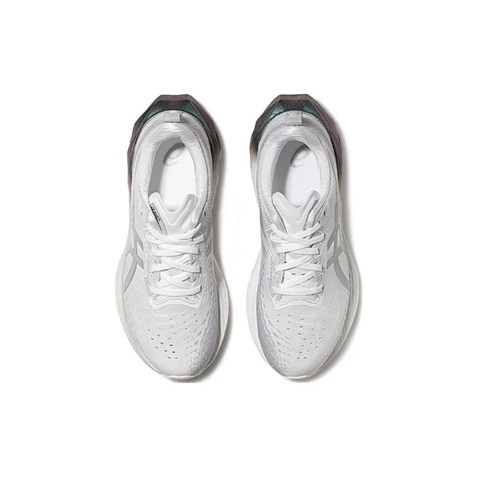 Novablast 4 Platinum “Real White Pure Silver”