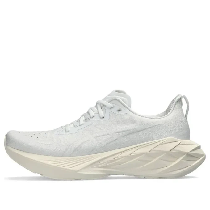 Novablast 4 “White Beige”