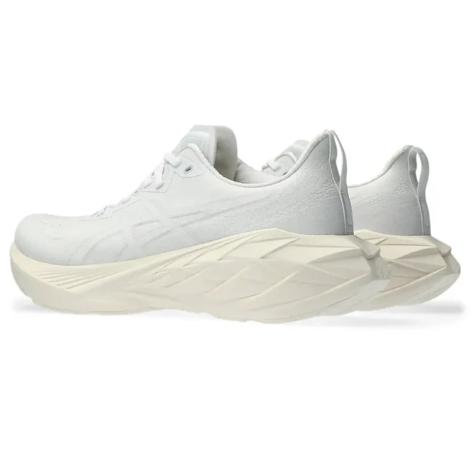 Novablast 4 “White Beige”