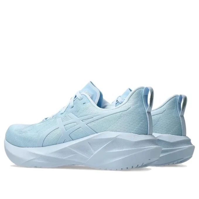 Novablast 5 “Lite Show Light Blue”