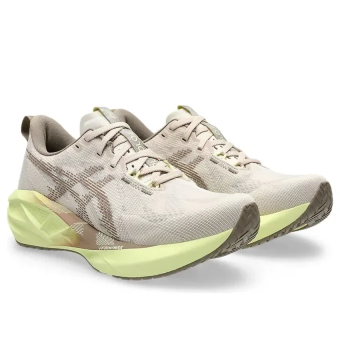 Novablast 5 “Mineral Beige Taupe Grey”