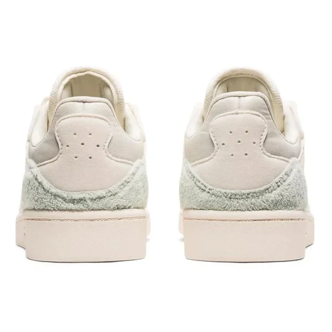 Skycourt “Cream Lichen Rock”
