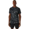 Top a maniche corte con stampa a motivo Suminagashi “Black”