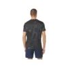 Top a maniche corte con stampa a motivo Suminagashi “Graphite Grey”