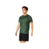 Top a maniche corte con stampa a motivo Suminagashi “Serpentine Green”